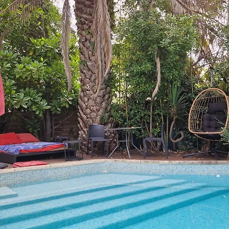 Avec Piscine à *